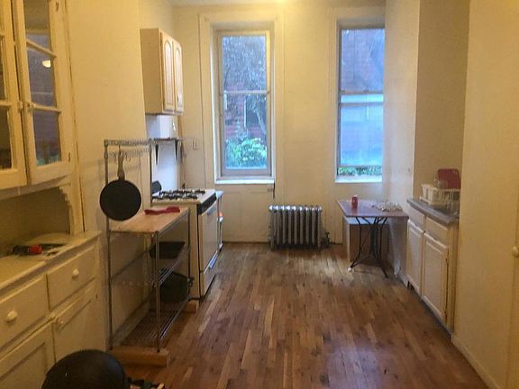 4th image of 247 Montrose Ave APT 2R
