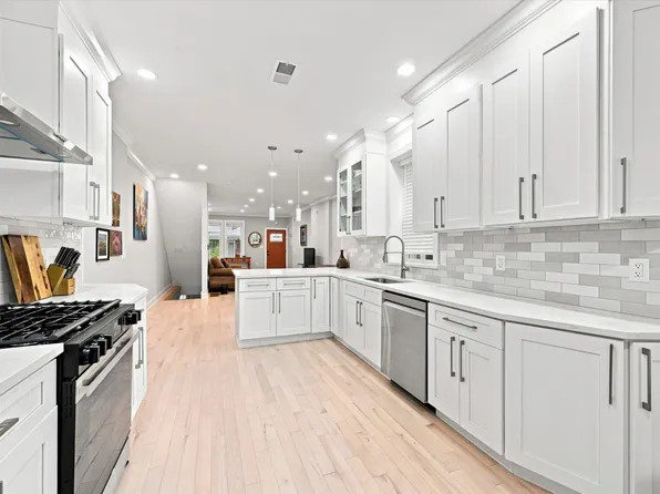 40 E Slocum St, Philadelphia, PA 19119