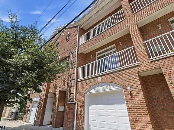 3rd image of 97 Astor St