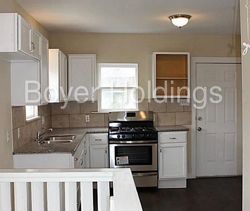 4th image of 3118 1/2 Illinois St