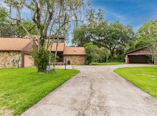 6604 Cathedral Oaks Dr, Plant City, FL 33565
