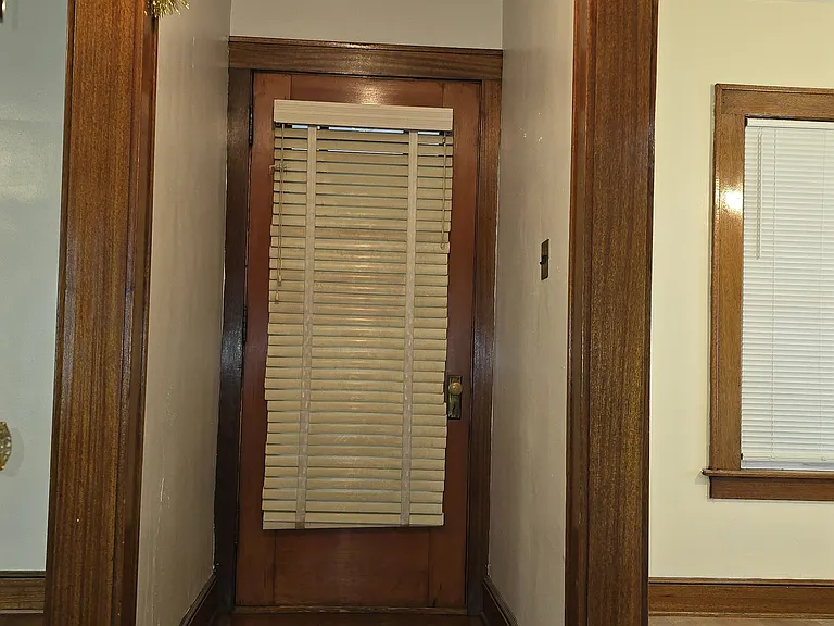 1911 Tracy St — Photo 3