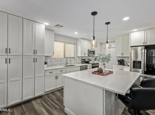 10617 W Daley Ln, Peoria, AZ 85383