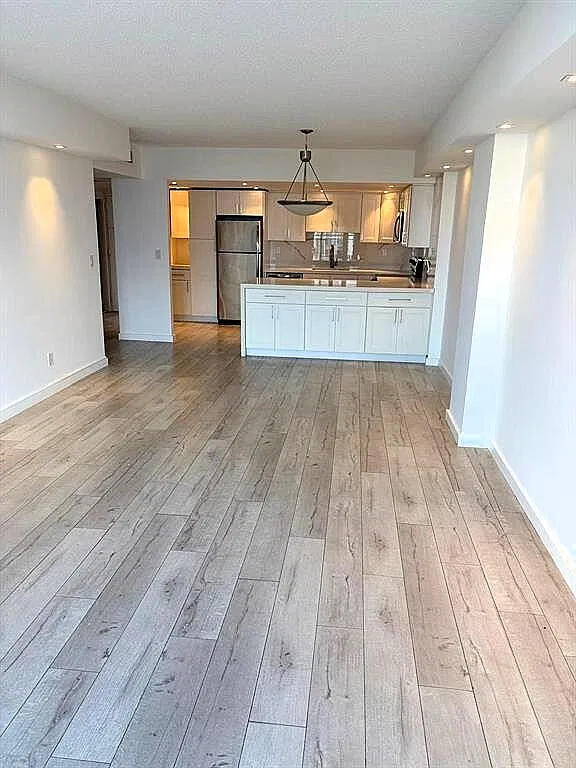 1 bed, 1.0 bath, 1005 sqft, $3,600 — Photo 2