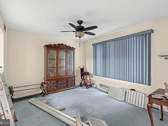 5th image of 75 Harrison Rd E