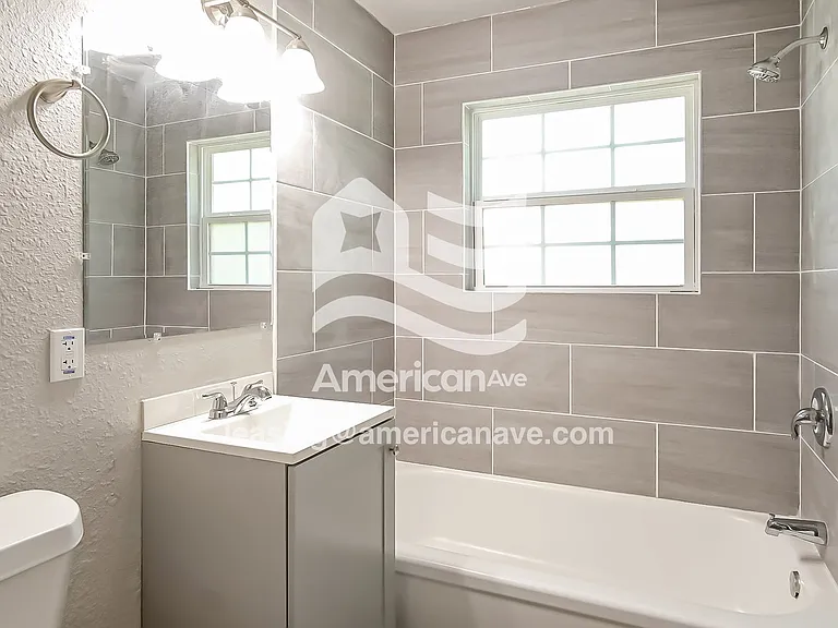 1583637_013_wm_-_bathroom_13181647.jpg
