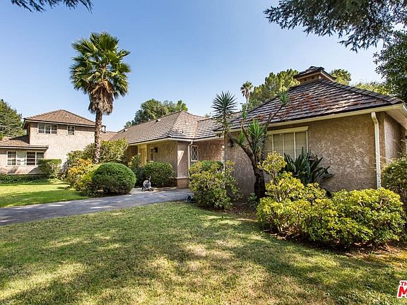 4th image of 13320 Chandler Blvd