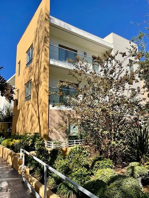 1st image of 137 S Wilson Ave Unit 201