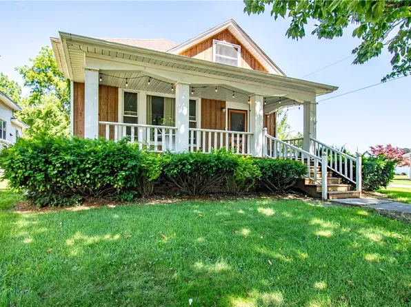 526 S Broadway St, Lovington, IL 61937