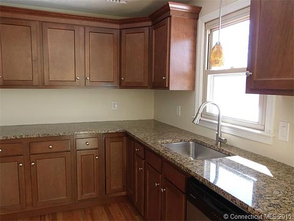 A closer view of the cabine...