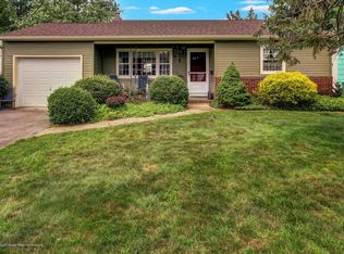 7 Chamberlain Dr, Toms River, NJ 08757