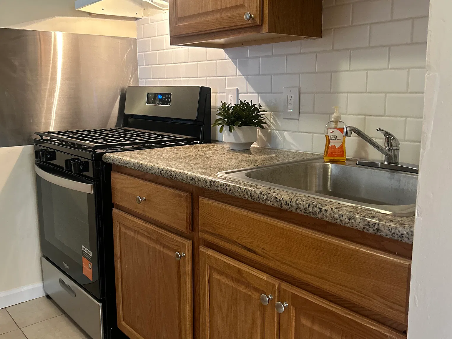 2 bed, 700 sqft, $2,400 — Photo 1