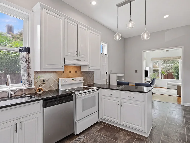 404 N Shields Ave — Photo 8