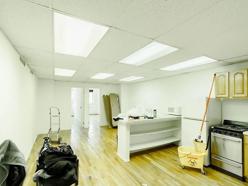 1st image of 408 8th Ave #207