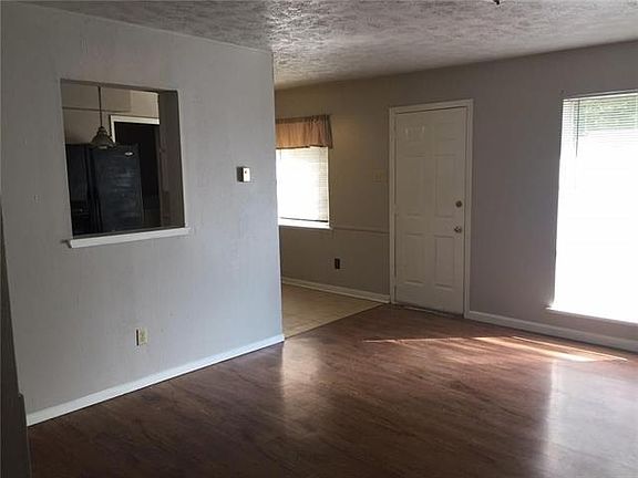 2nd image of 300 Island Dr