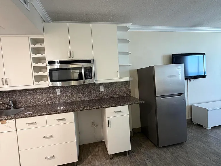 19201 Collins Ave #1122 — Photo 9