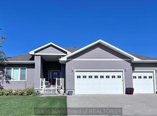 928 Sun Valley Pl, Grand Island, NE 68801