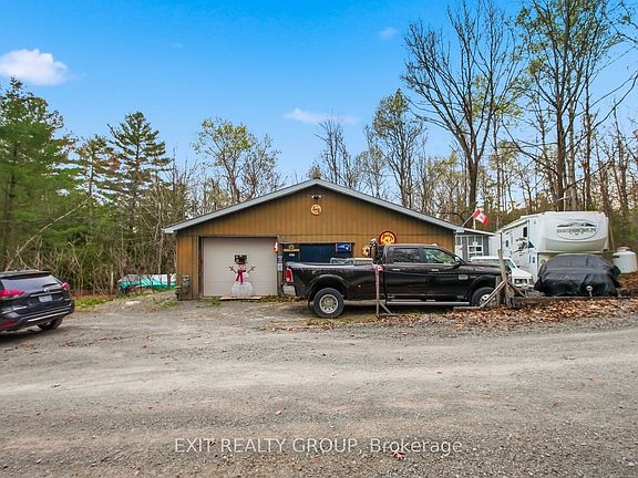5th image of 291 Tuftsville Rd