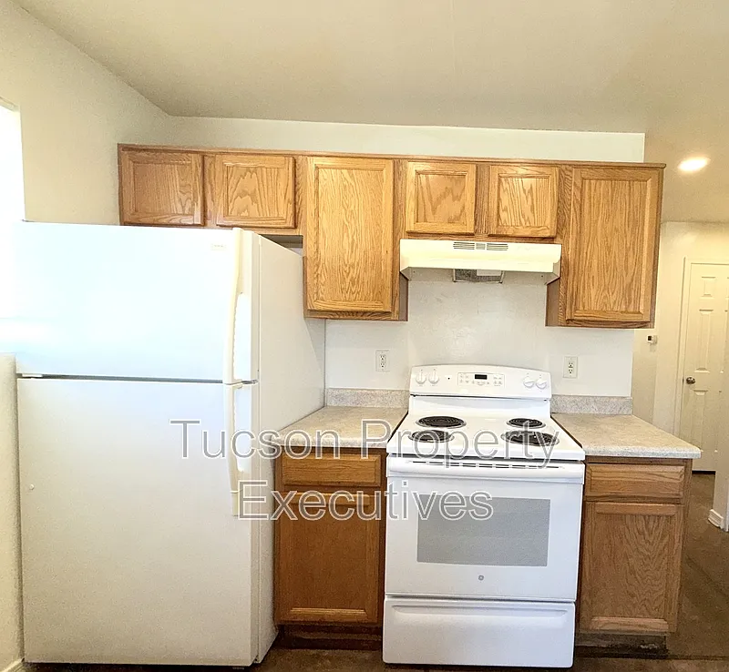 3 bed, 2.0 bath, 1300 sqft, $1,550 — Photo 2