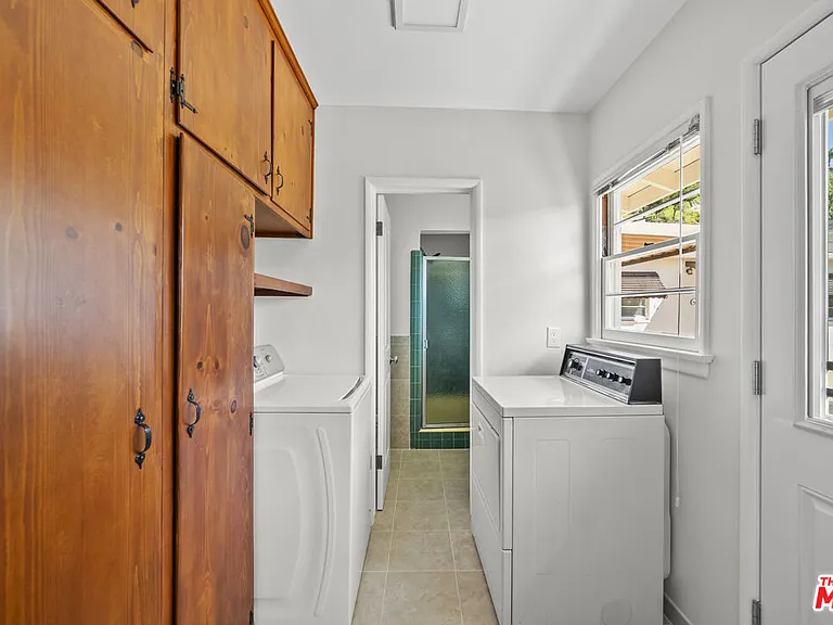 100 E Kenneth Rd — Photo 6