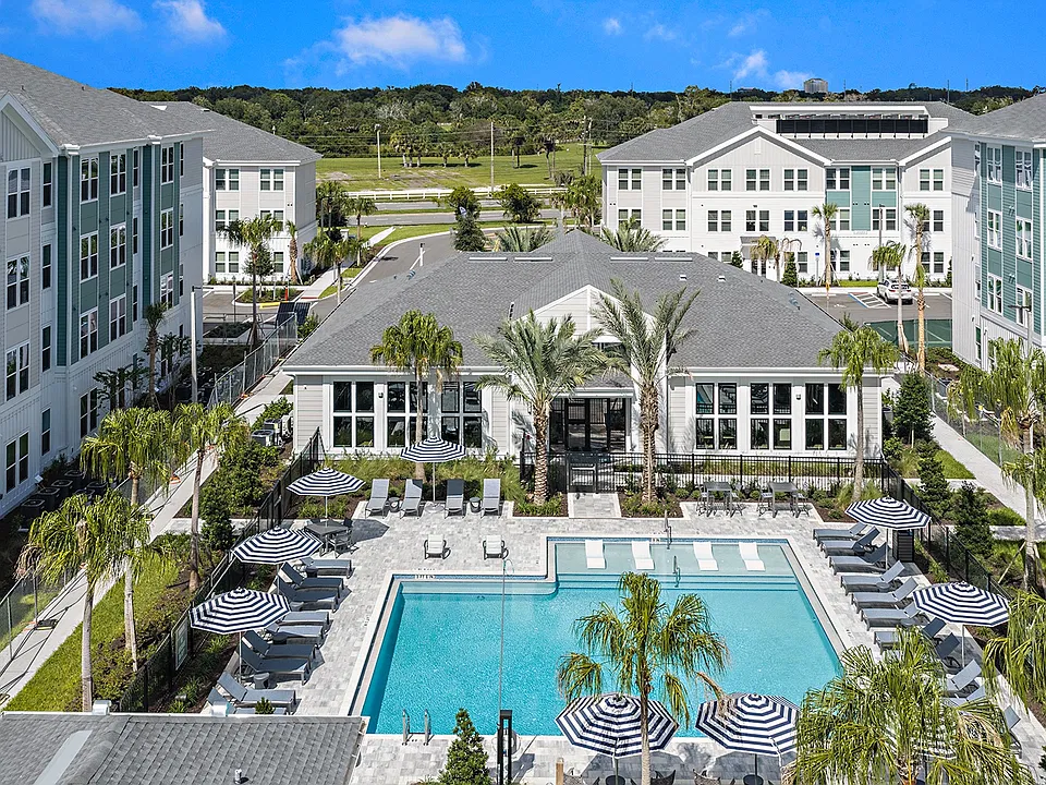 The Edgewater on Lake Fairview