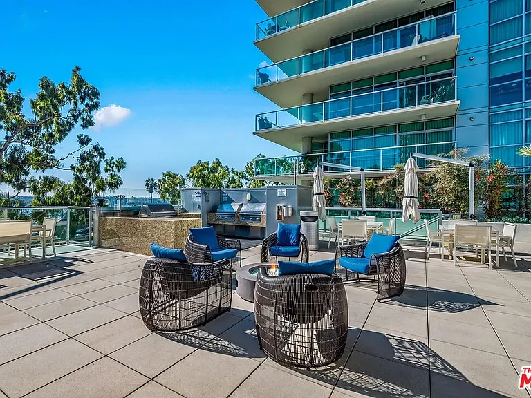 13700 Marina Pointe Dr #327 — Photo 39