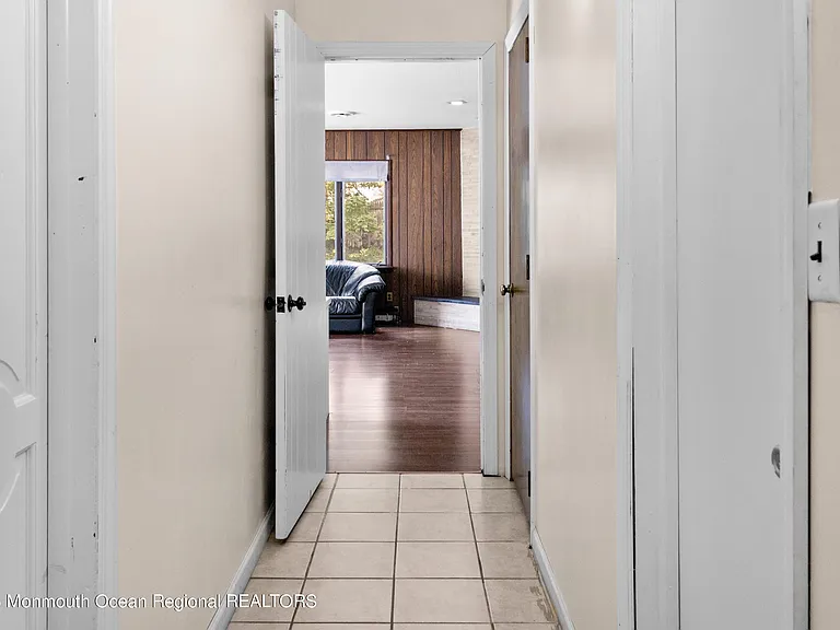 988 Woodgate Ave — Photo 18