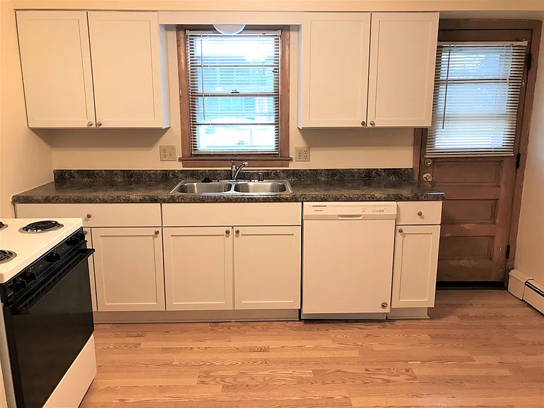 410 Pawling St — Photo 6