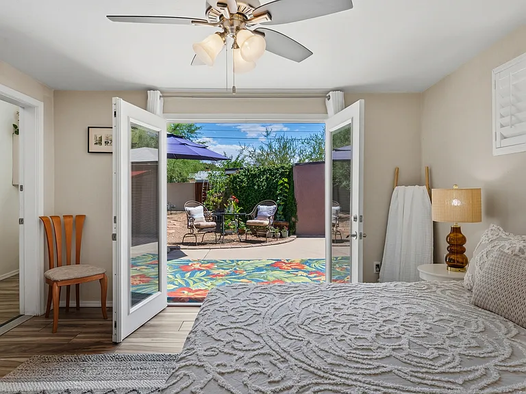 2626 E Hedrick Dr — Photo 32