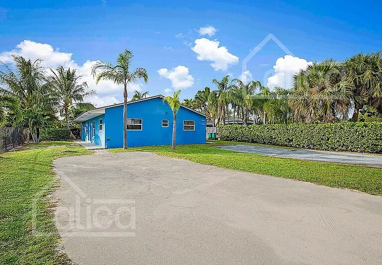 13753 Oleander Ave — Photo 2