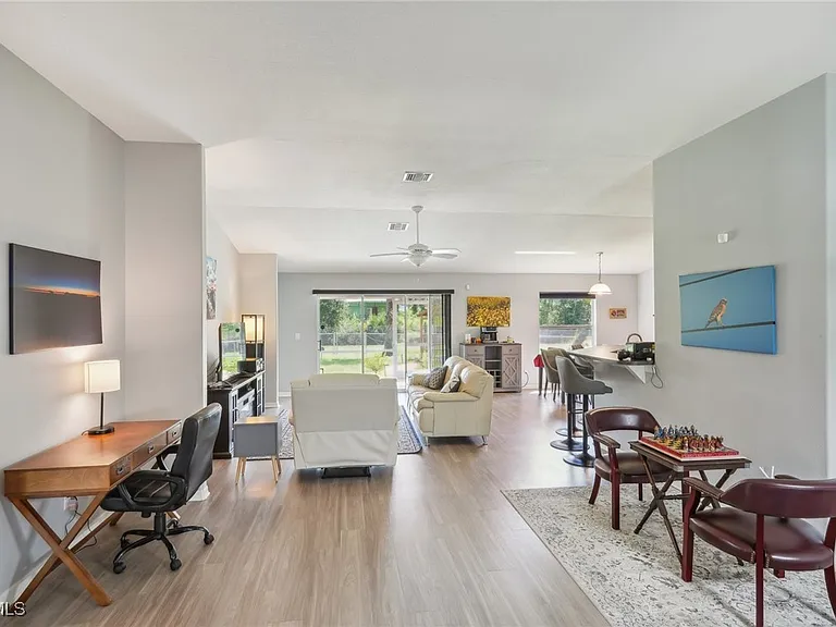 940 Belmont St E — Photo 14