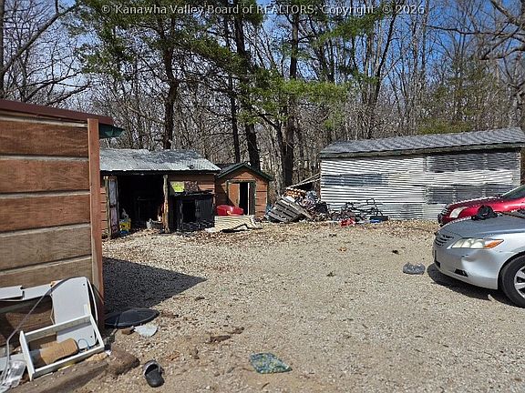 4th image of 108 Beaver Ave
