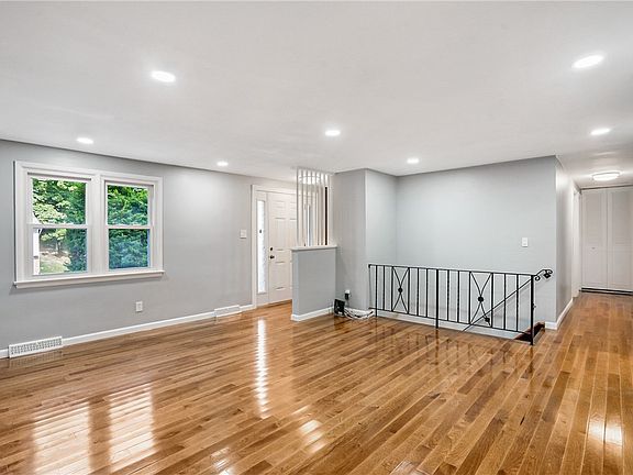 2nd image of 618 Moonstone Dr