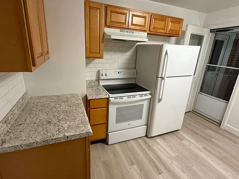 STOVE AND FRIDGE/FREEZER