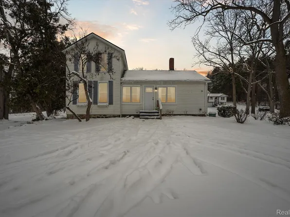 793 Oakwood Rd, Ortonville, MI 48462