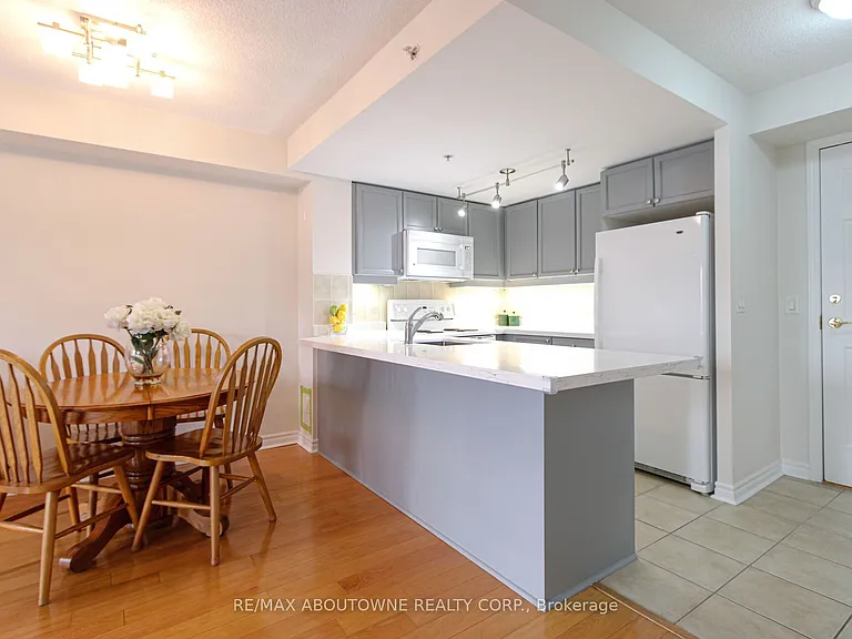 350 Princess Royal Dr #1002 — Photo 11