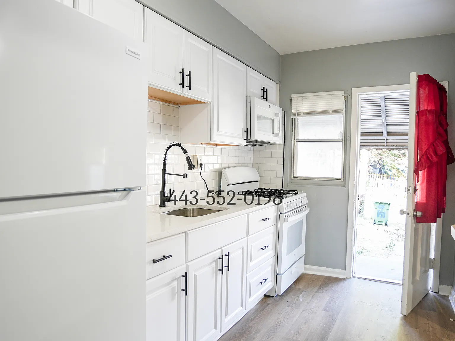 3 bed, 1100 sqft, $2,200 — Photo 2