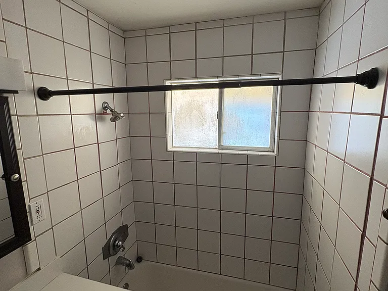 Shower/Tub