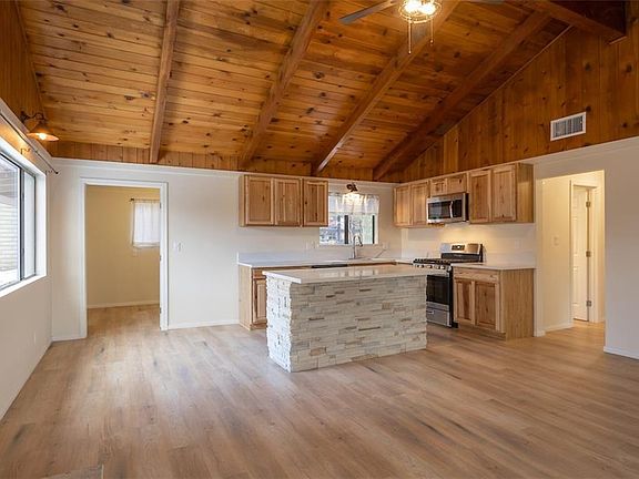 4th image of 40055 Hillcrest Dr