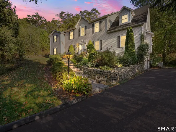 2 Abbey Lane, Newtown, CT 06470