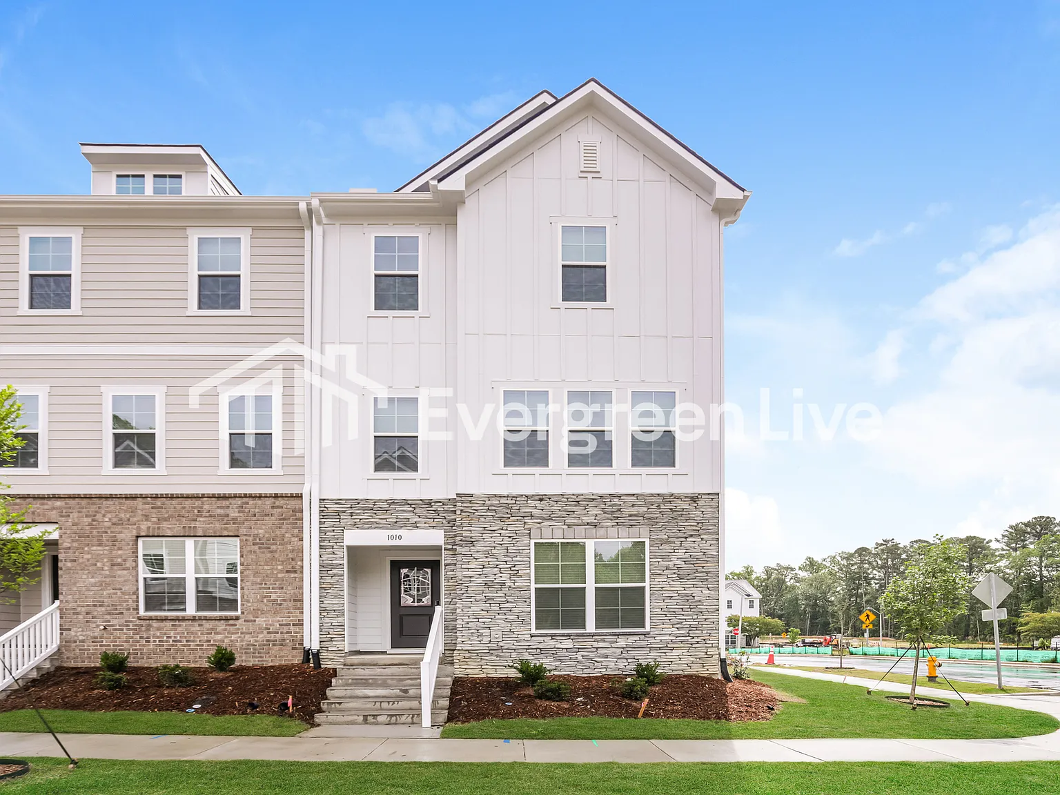 3 bed, 3.5 bath, 1879 sqft, $1,995 — Photo 1