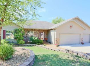 639 Hillcrest Dr, Ridgedale, MO 65739