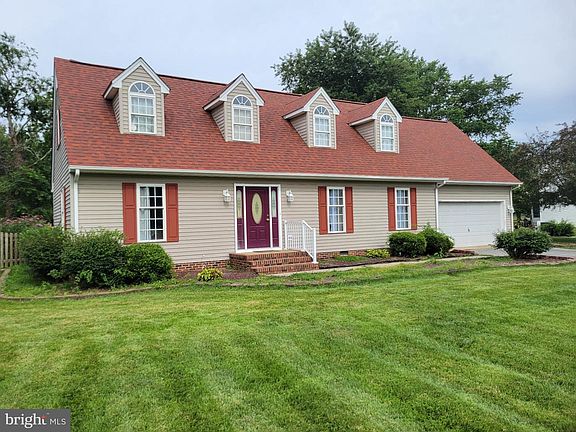 2nd image of 5916 Oxbridge Dr