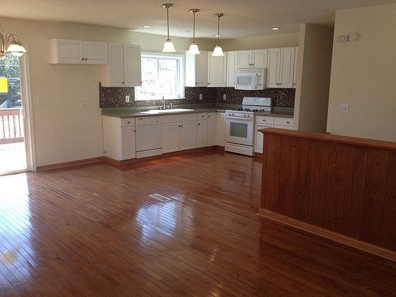 4th image of 2541 Forest Glen Pkwy