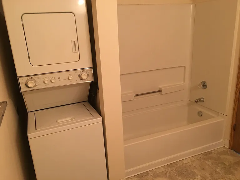 Cloverdale Apartments — Photo 14