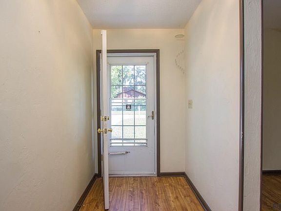 2nd image of 1027 E Indian Oaks