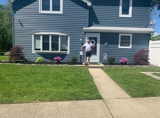 1 Pennsylvania Ave, Massapequa, NY 11758