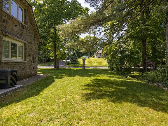 100 Cottage Rockledge Road