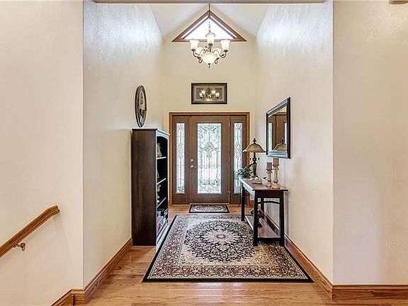2nd image of 870 Pens Ln
