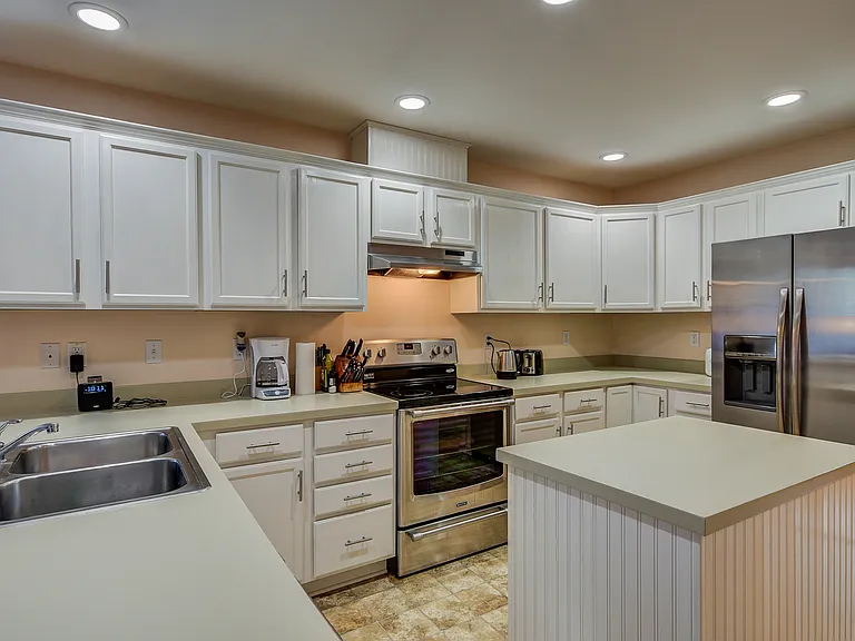 1182 NW Redwing Dr — Photo 5